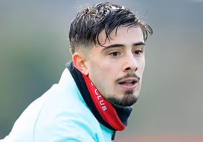 Nico Serrano no viaja a Praga por una sobrecarga y Valverde llama de nuevo a Hierro y Selton